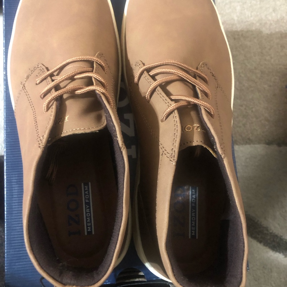 Izod Tan Lace-Up Men’s Chukka Boots